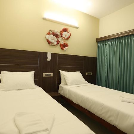 Hotel Minas Manor Tiruchirappalli Esterno foto