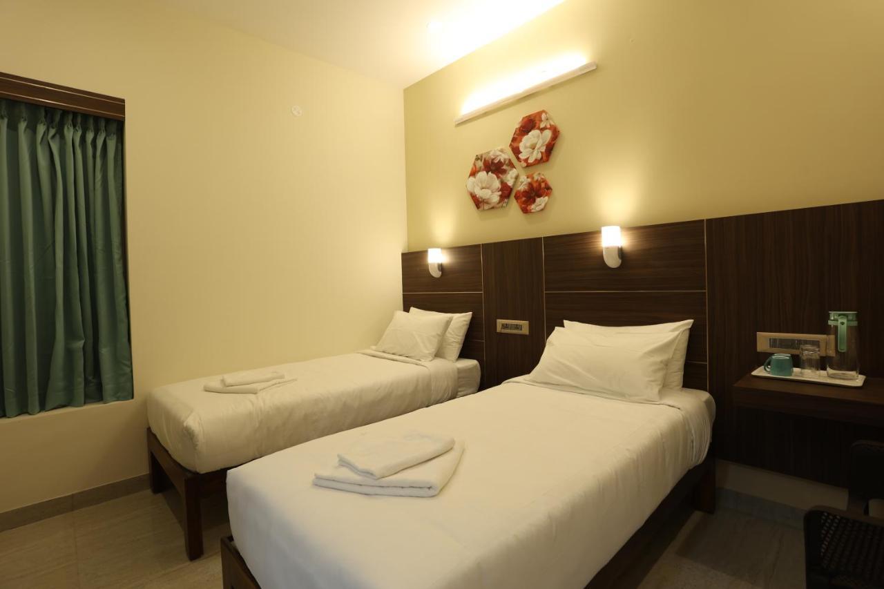 Hotel Minas Manor Tiruchirappalli Esterno foto