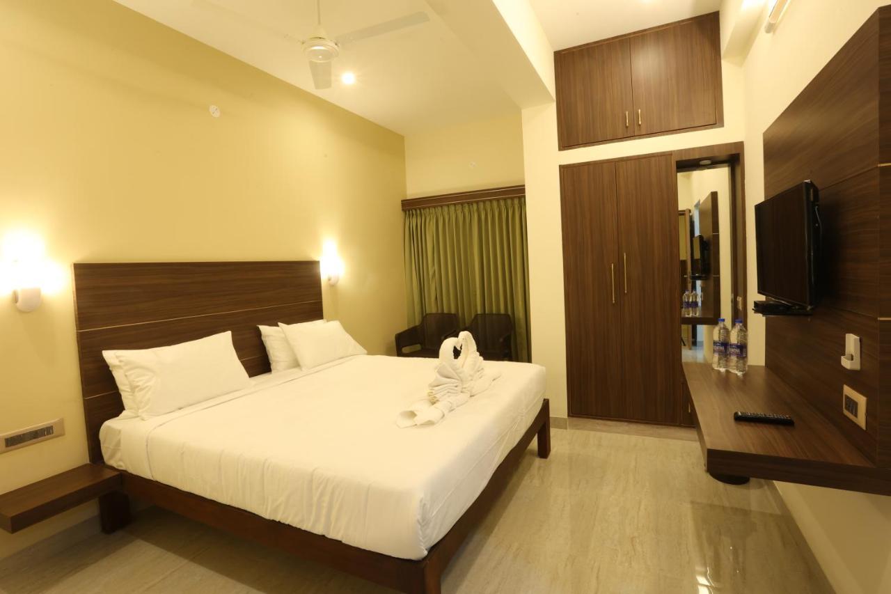 Hotel Minas Manor Tiruchirappalli Esterno foto