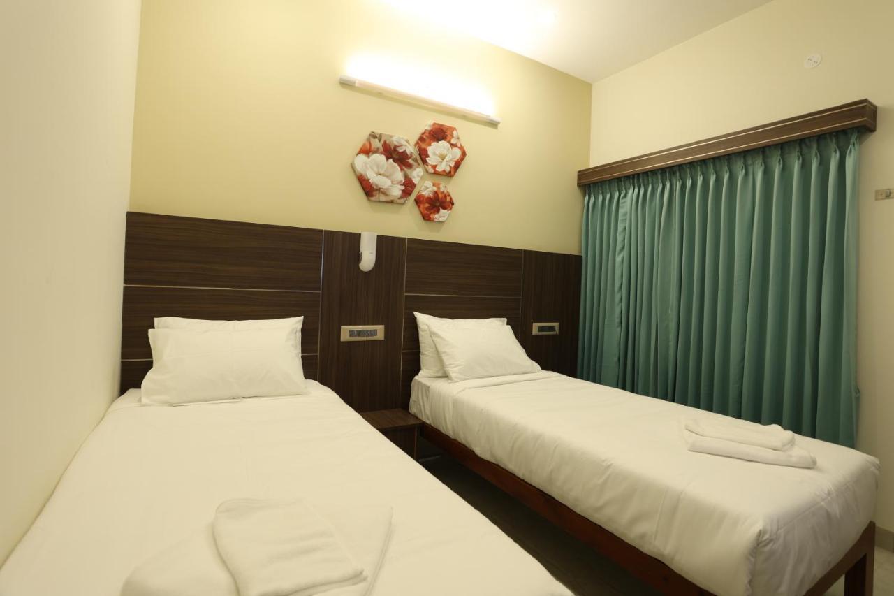 Hotel Minas Manor Tiruchirappalli Esterno foto