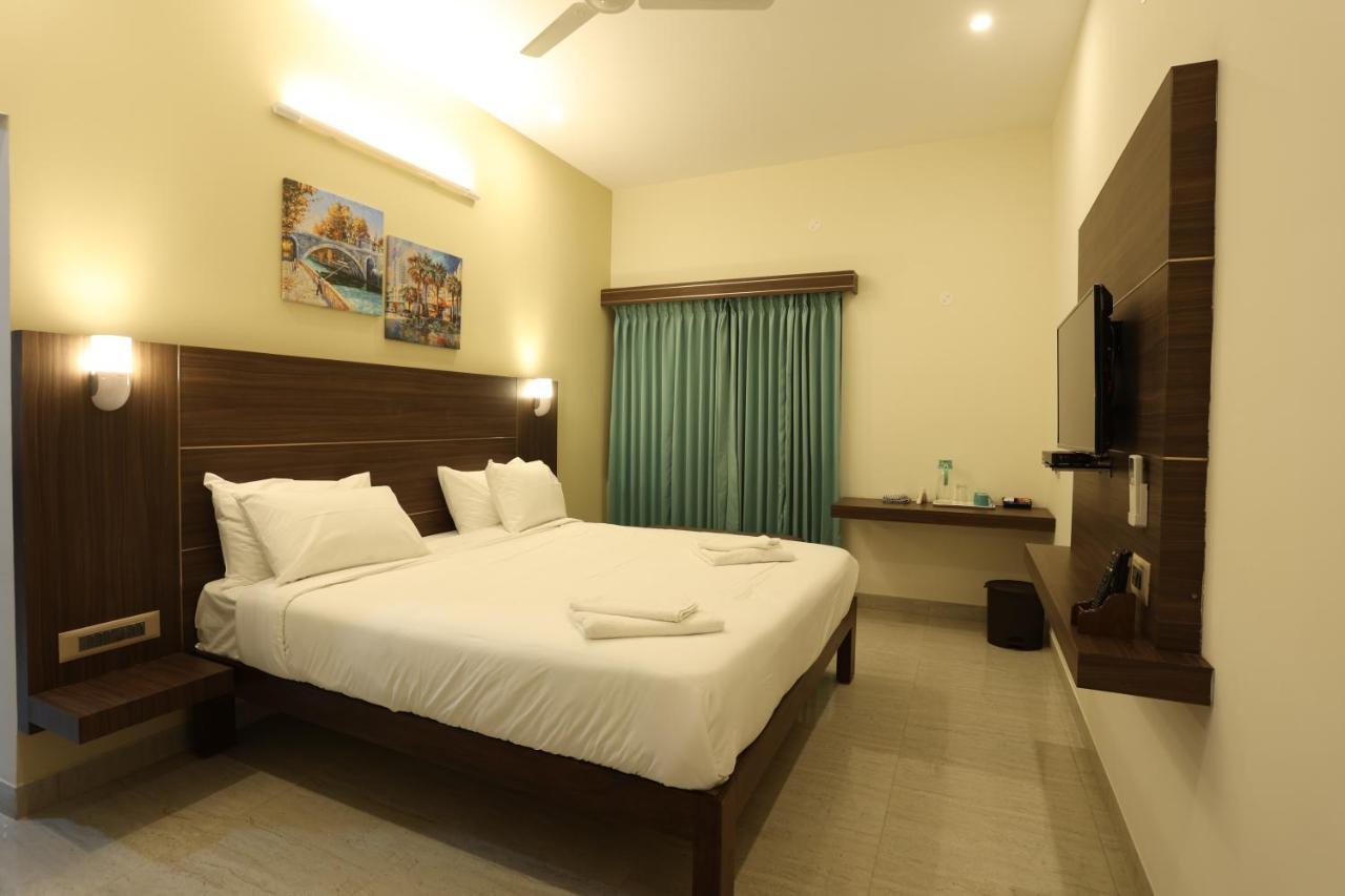 Hotel Minas Manor Tiruchirappalli Esterno foto
