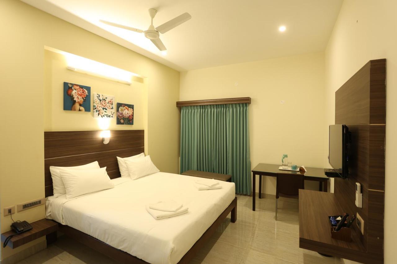 Hotel Minas Manor Tiruchirappalli Esterno foto