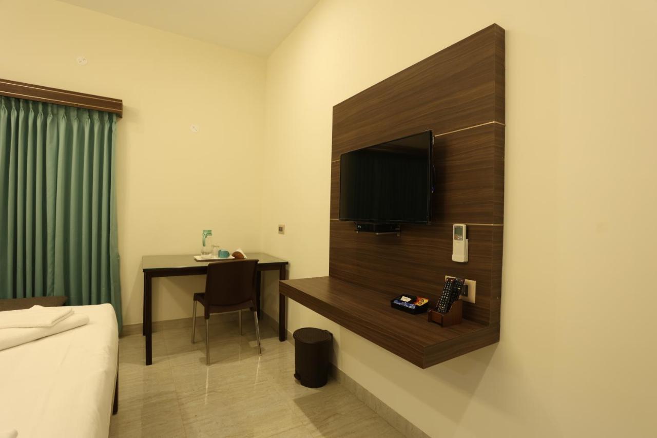 Hotel Minas Manor Tiruchirappalli Esterno foto