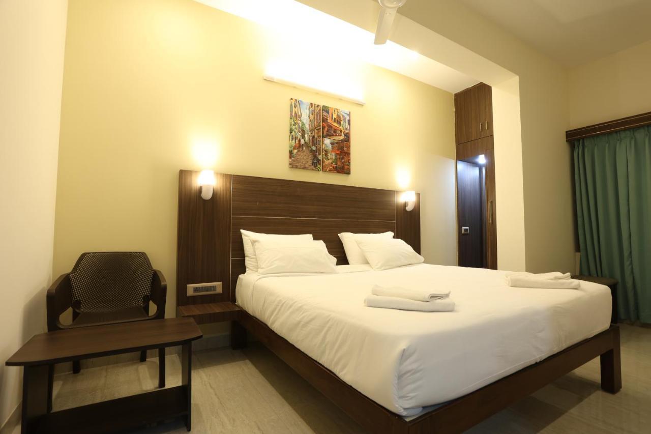 Hotel Minas Manor Tiruchirappalli Esterno foto
