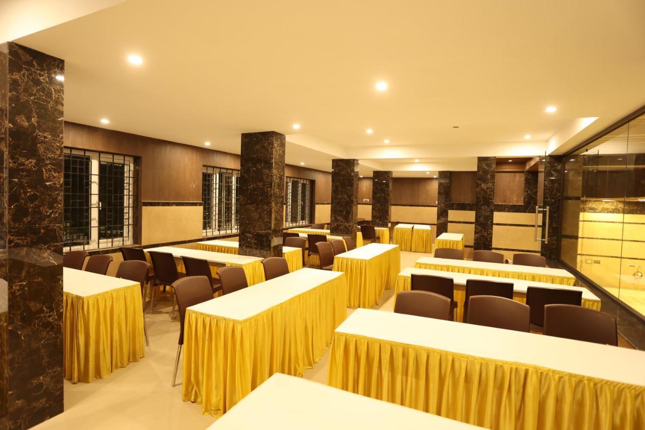 Hotel Minas Manor Tiruchirappalli Esterno foto
