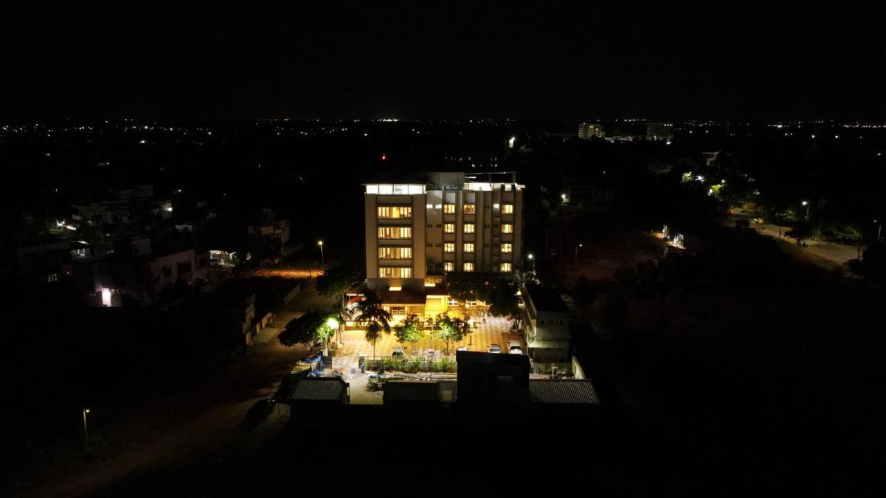 Hotel Minas Manor Tiruchirappalli Esterno foto