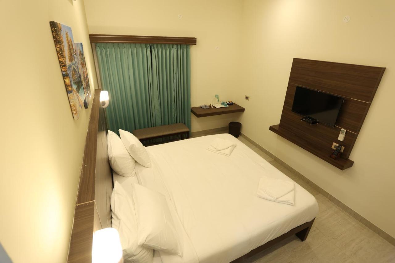 Hotel Minas Manor Tiruchirappalli Esterno foto