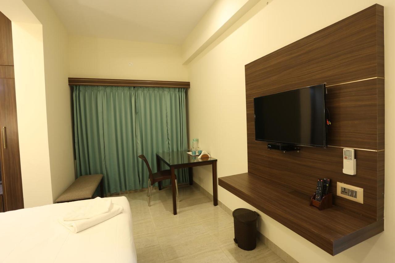 Hotel Minas Manor Tiruchirappalli Esterno foto