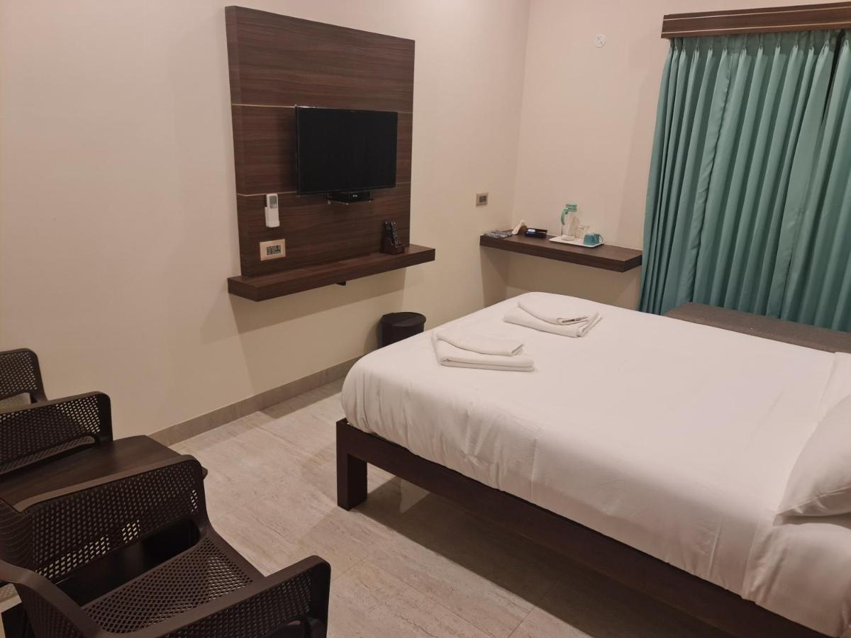Hotel Minas Manor Tiruchirappalli Esterno foto