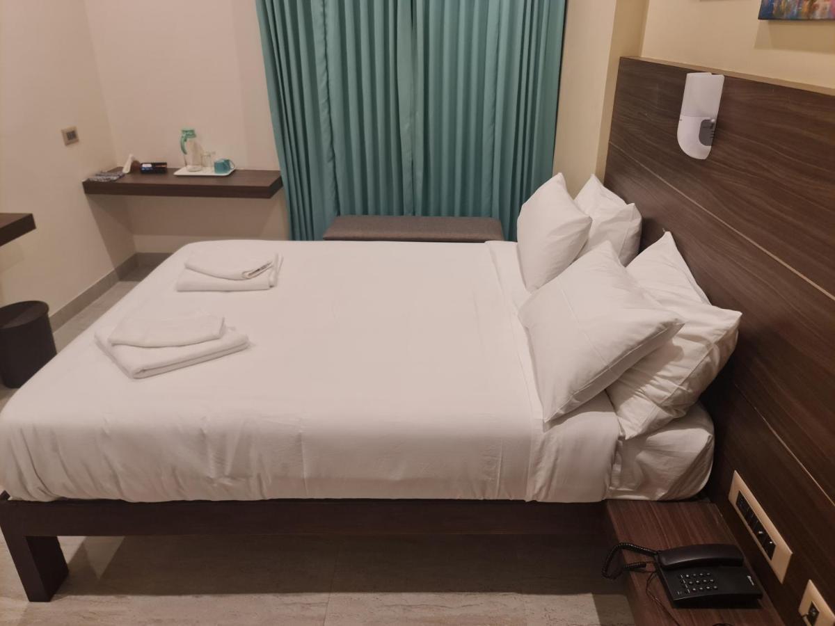 Hotel Minas Manor Tiruchirappalli Esterno foto
